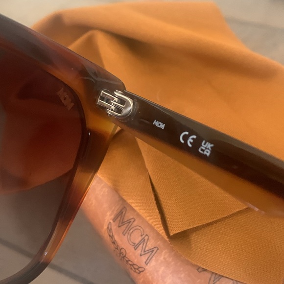 MCM Bundle Sunglasses with Hard Case & Cleaning Cloth New and Authentic - Picture 9 of 15